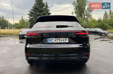 Внедорожник / Кроссовер Porsche Cayenne 2021 в 
