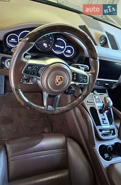 Позашляховик / Кросовер Porsche Cayenne 2018 в 
