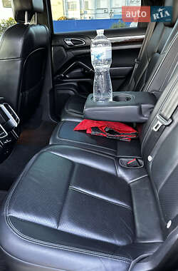 Внедорожник / Кроссовер Porsche Cayenne 2012 в 