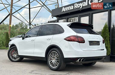 Внедорожник / Кроссовер Porsche Cayenne 2012 в 
