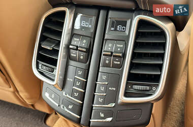 Внедорожник / Кроссовер Porsche Cayenne 2012 в 