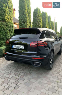 Внедорожник / Кроссовер Porsche Cayenne 2016 в 