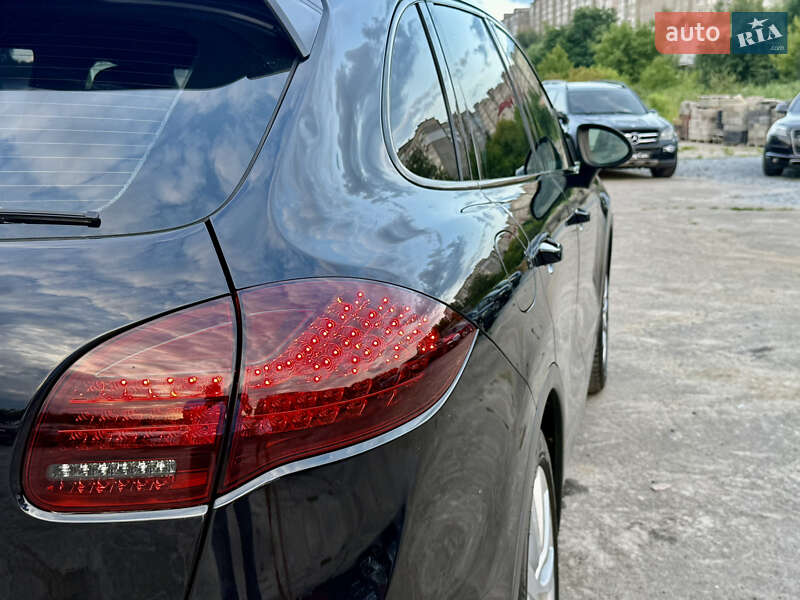 Позашляховик / Кросовер Porsche Cayenne 2011 в Рівному