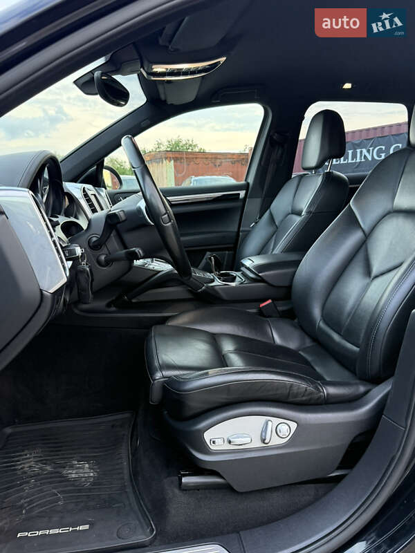 Позашляховик / Кросовер Porsche Cayenne 2011 в Рівному