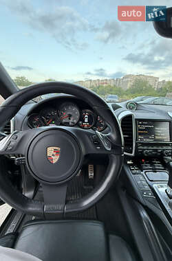Позашляховик / Кросовер Porsche Cayenne 2011 в 