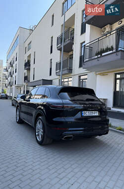 Внедорожник / Кроссовер Porsche Cayenne 2019 в 