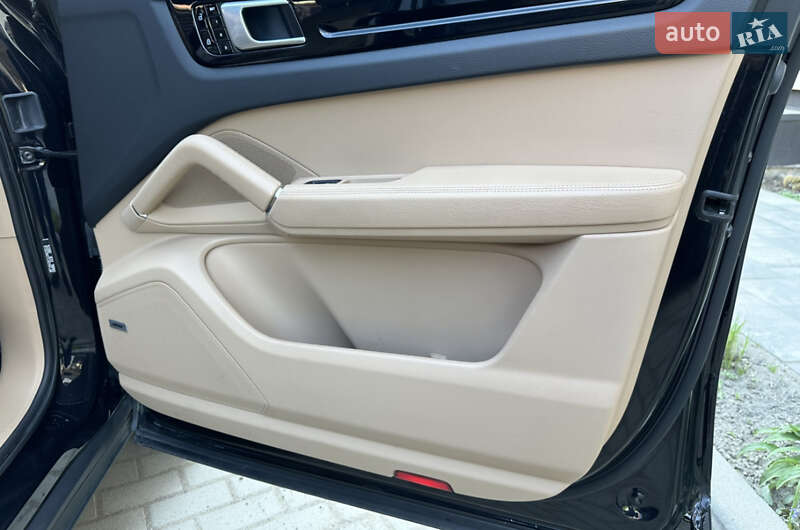 Внедорожник / Кроссовер Porsche Cayenne 2019 в Львове