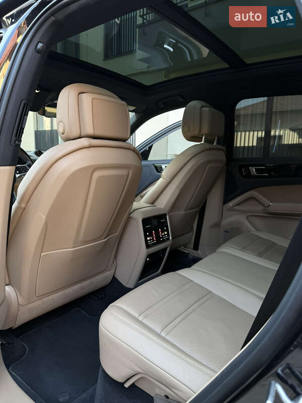 Внедорожник / Кроссовер Porsche Cayenne 2019 в Львове