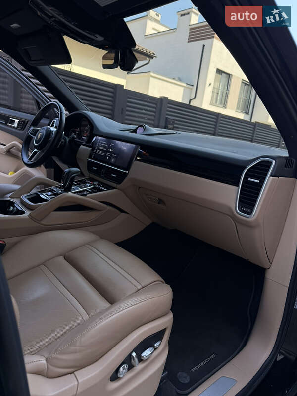 Внедорожник / Кроссовер Porsche Cayenne 2019 в Львове
