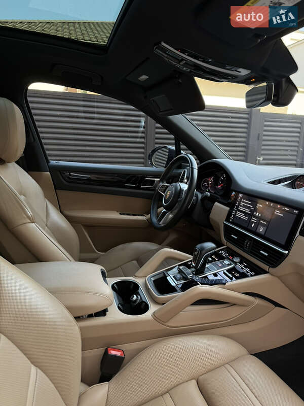 Внедорожник / Кроссовер Porsche Cayenne 2019 в Львове