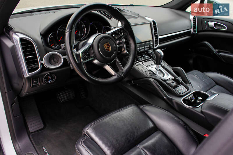 Внедорожник / Кроссовер Porsche Cayenne 2017 в Житомире
