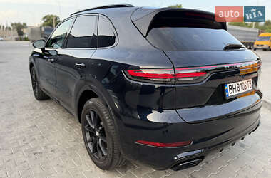 Внедорожник / Кроссовер Porsche Cayenne 2019 в 