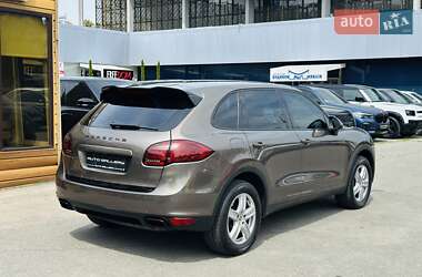 Внедорожник / Кроссовер Porsche Cayenne 2014 в 