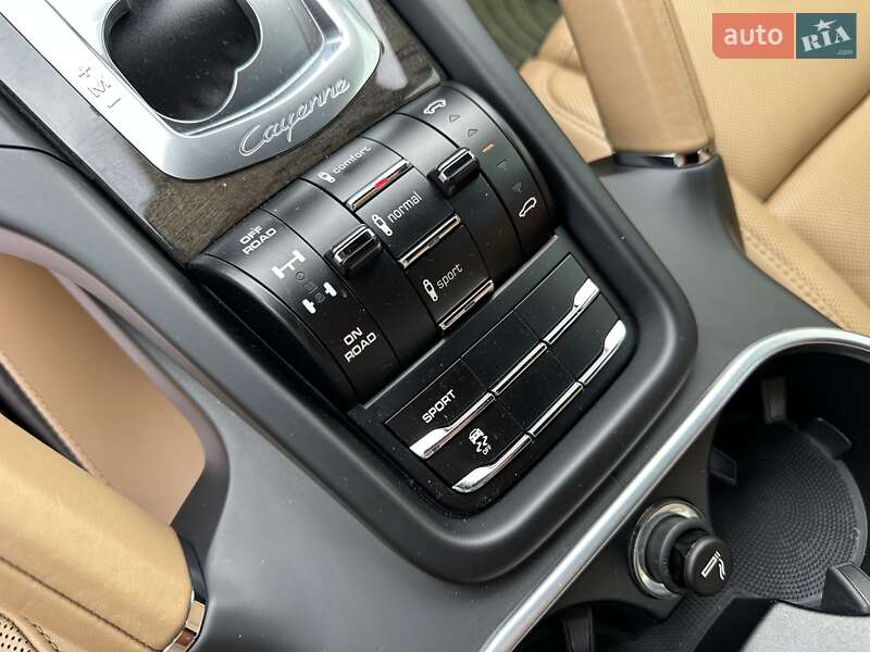 Позашляховик / Кросовер Porsche Cayenne 2014 в Києві