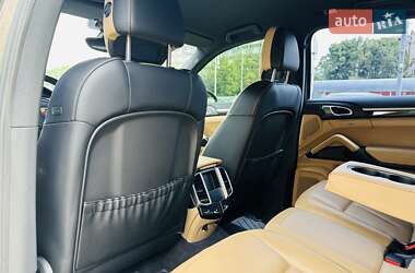 Внедорожник / Кроссовер Porsche Cayenne 2014 в 