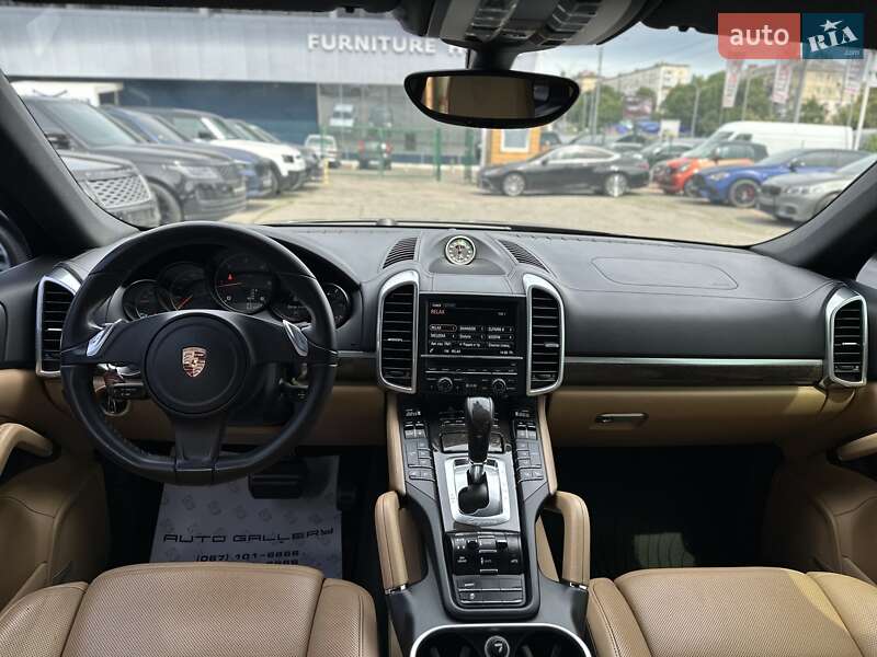 Позашляховик / Кросовер Porsche Cayenne 2014 в Києві