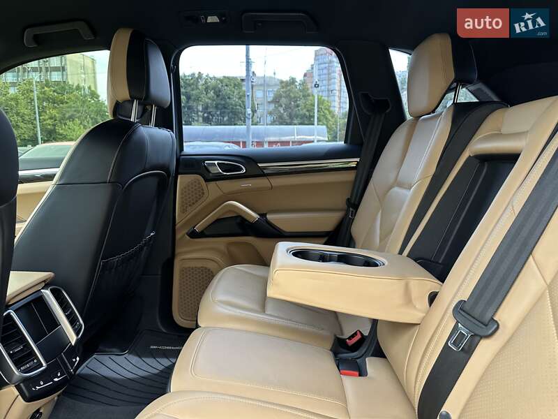 Позашляховик / Кросовер Porsche Cayenne 2014 в Києві