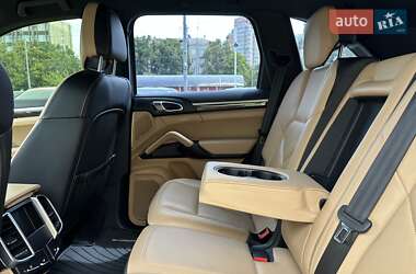 Внедорожник / Кроссовер Porsche Cayenne 2014 в 