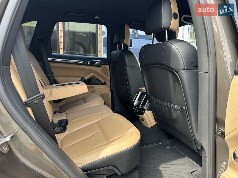 Позашляховик / Кросовер Porsche Cayenne 2014 в Києві