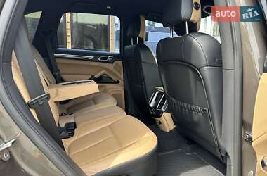 Внедорожник / Кроссовер Porsche Cayenne 2014 в 