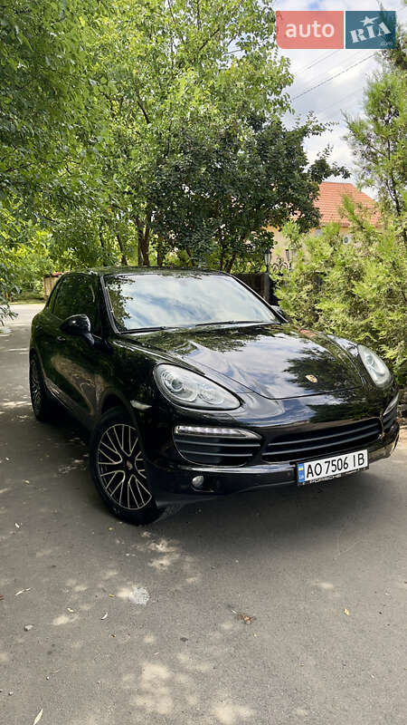 Внедорожник / Кроссовер Porsche Cayenne 2011 в Ужгороде