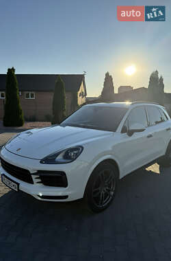 Внедорожник / Кроссовер Porsche Cayenne 2019 в 