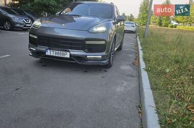 Внедорожник / Кроссовер Porsche Cayenne 2016 в 