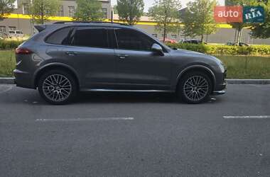 Внедорожник / Кроссовер Porsche Cayenne 2016 в 