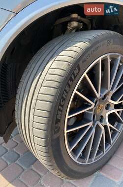 Внедорожник / Кроссовер Porsche Cayenne 2019 в 