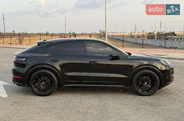 Внедорожник / Кроссовер Porsche Cayenne 2023 в 