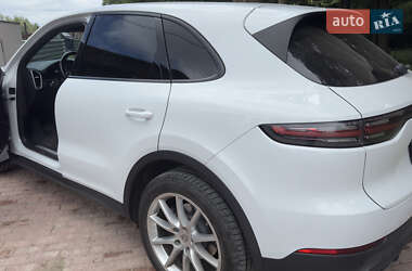 Внедорожник / Кроссовер Porsche Cayenne 2018 в 