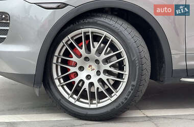 Позашляховик / Кросовер Porsche Cayenne 2012 в 