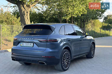 Внедорожник / Кроссовер Porsche Cayenne 2018 в 