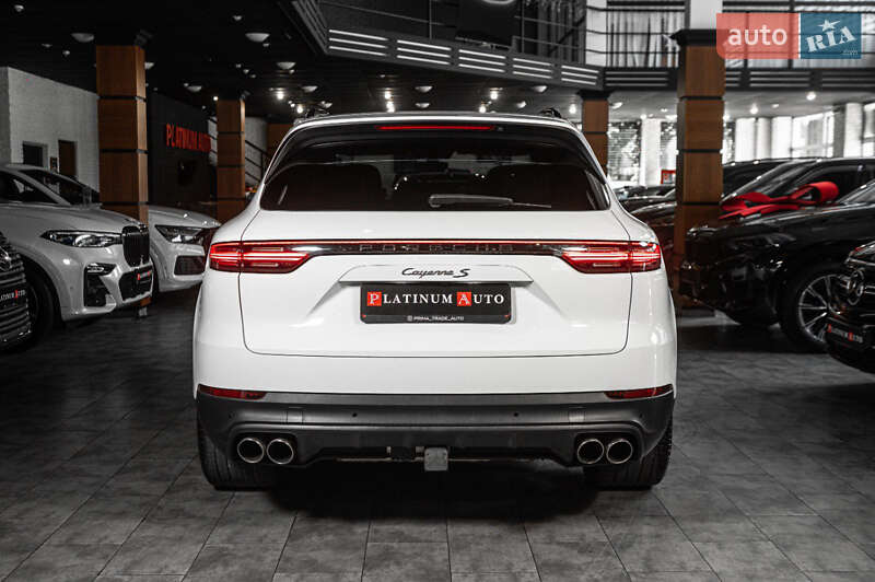 Позашляховик / Кросовер Porsche Cayenne 2018 в Одесі