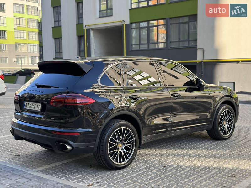 Внедорожник / Кроссовер Porsche Cayenne 2015 в Ивано-Франковске