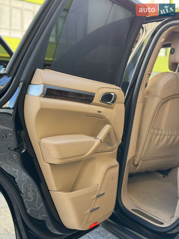 Внедорожник / Кроссовер Porsche Cayenne 2015 в Ивано-Франковске