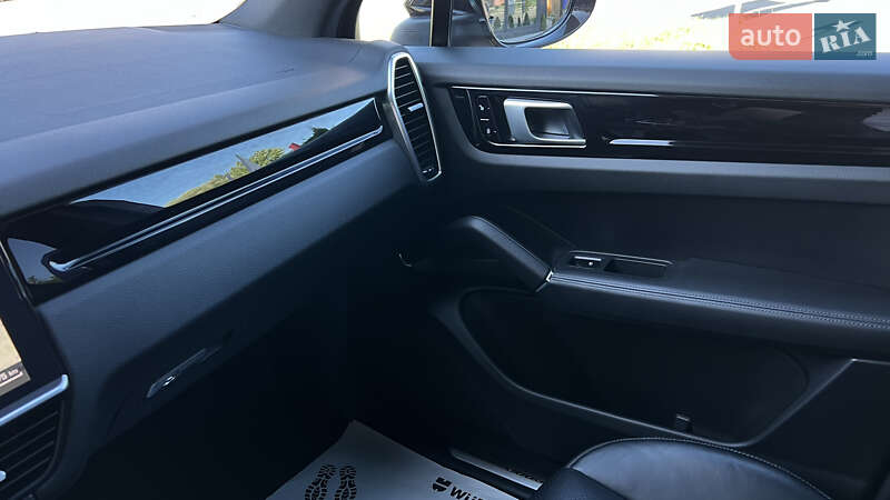 Позашляховик / Кросовер Porsche Cayenne 2018 в Львові