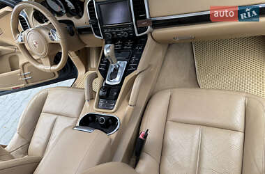 Позашляховик / Кросовер Porsche Cayenne 2012 в 