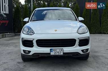 Внедорожник / Кроссовер Porsche Cayenne 2015 в 
