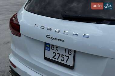 Внедорожник / Кроссовер Porsche Cayenne 2015 в 