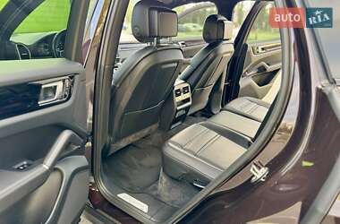Внедорожник / Кроссовер Porsche Cayenne 2018 в 