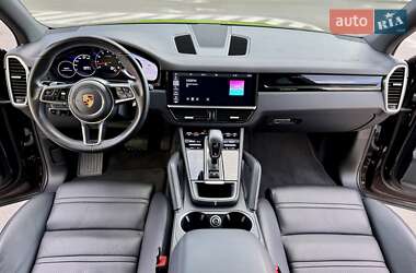 Внедорожник / Кроссовер Porsche Cayenne 2018 в 
