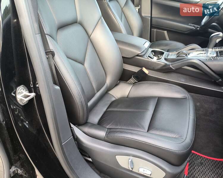 Внедорожник / Кроссовер Porsche Cayenne 2013 в Львове