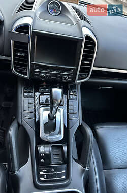 Внедорожник / Кроссовер Porsche Cayenne 2014 в 