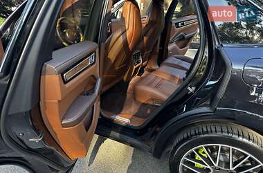 Внедорожник / Кроссовер Porsche Cayenne 2018 в 