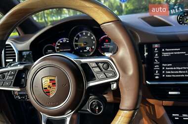 Внедорожник / Кроссовер Porsche Cayenne 2018 в 