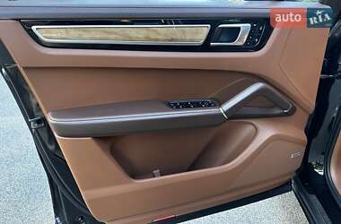 Внедорожник / Кроссовер Porsche Cayenne 2018 в 