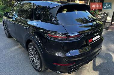 Внедорожник / Кроссовер Porsche Cayenne 2018 в 