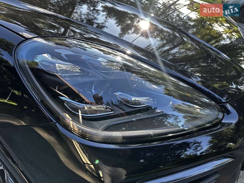 Позашляховик / Кросовер Porsche Cayenne 2018 в Києві