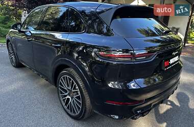 Внедорожник / Кроссовер Porsche Cayenne 2018 в 
